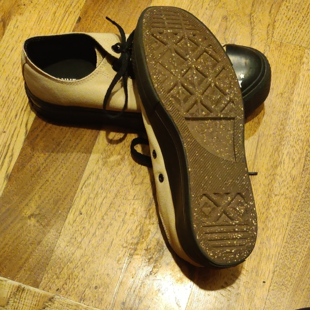 Converse Size 9.5/10 - Picture 8 of 8